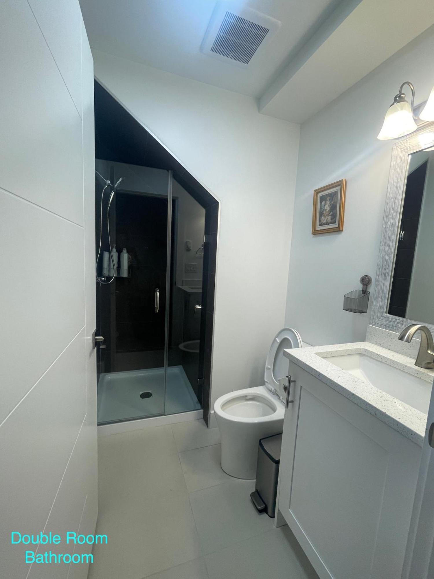 South Vancouver Guesthouse Экстерьер фото